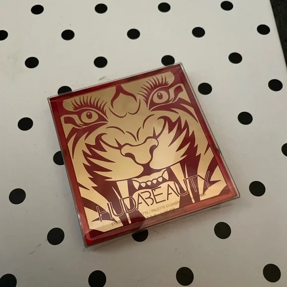 🆕Huda Beauty Lunar New Year LE Palette - Picture 5 of 7